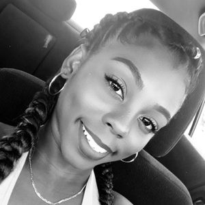 Meet your Posher, Lauresa